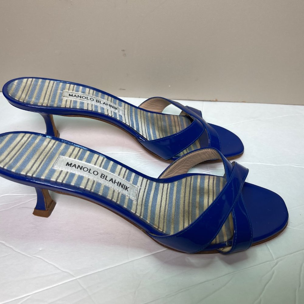 Manolo Blahnik Callamu Blue  Patent Leather sandals - Picture 3 of 5